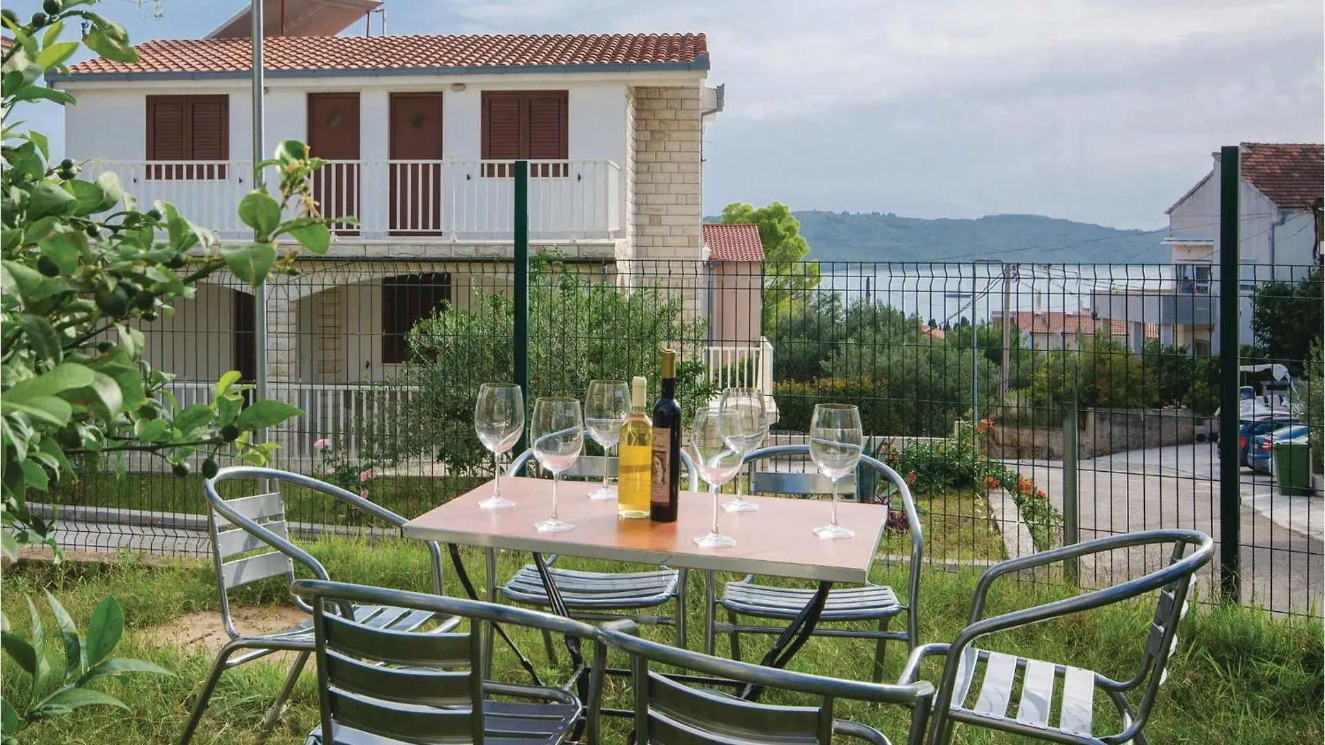 2 Bedroom Awesome Apartment In Okrug Gornji Trogir 0*,